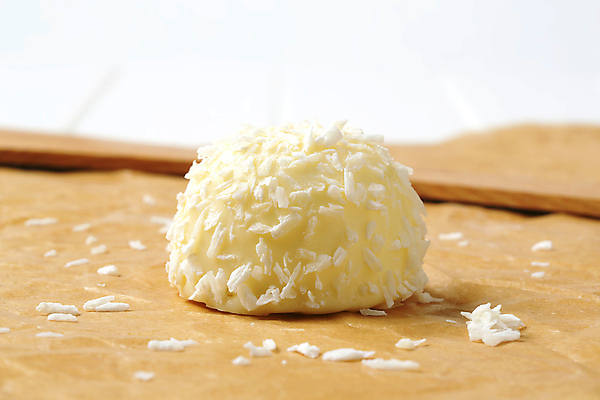 포토 JPG 해외이미지 스튜디오촬영 종이 음식 크리스마스 공 디저트 사탕 사람없음 쿠키 과자 초콜릿 대접 달콤 가득함 크림 코코넛 눈덩이 마시멜로우 바닐라 양피지 프랄린 맛있는 해외202004 해외202105 해외포토 기념일 과일 눈_날씨 실내 맛 파일형식