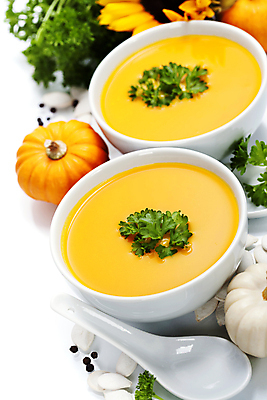 포토 JPG 해외이미지 스튜디오촬영 호박 실내 사람없음 아웃포커스 숟가락 흰배경 단호박수프 해외202004 해외포토 백그라운드 채소 촬영기법 수저 내부 흰색 수프 파일형식