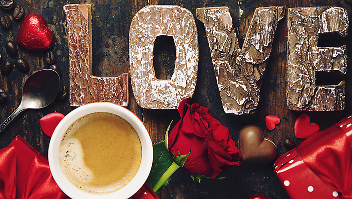 포토 JPG 해외이미지 영어 실내 발렌타인데이 사랑 타이포그라피 사람없음 단어 선물상자 커피잔 오브젝트 나무바닥 해외202004 해외포토 문자 감정 커피 데이이벤트 잔 바닥 선물 내부 상자 파일형식