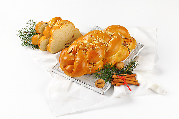 포토 JPG 해외이미지 음식 빵 크리스마스 사람없음 나뭇가지 신선 구부린 아침식사 굽기 호두 아몬드 상록수 덩어리 건포도 엮은 이스트 정물화 핸드메이드 해외202004 해외202105 해외포토 나무 기념일 모션 포도 식사 견과류 구이 그림 건과일 파일형식