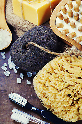 포토 JPG 해외이미지 사람없음 위생용품 돌_바위 칫솔 스파용품 비누 아로마테라피 스펀지 브러쉬빗 입욕소금 해외202004 해외포토 생활용품 스파 미용용품 오브젝트 소금 테라피 파일형식