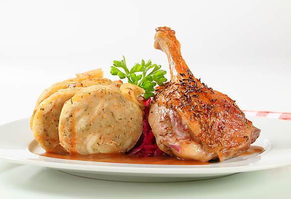 포토 JPG 해외이미지 스튜디오촬영 접시 음식 채소 오리 육류 요리 사람없음 빨간색 식사 저녁식사 굽기 흰배경 양배추 슬라이스 경단 드럼스틱 메인요리 무생채 핸드메이드 해외202004 해외202105 해외포토 식기 컬러 백그라운드 식재료 조류 실내 흰색 구이 파일형식