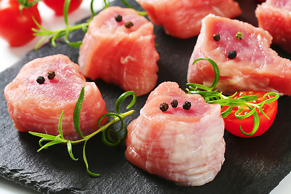 포토 JPG 해외이미지 음식 도마 육류 돼지고기 스테이크 사람없음 검은색 신선 허리 향신료 묘사 날것 후추 성분 로즈메리 석판 해외202004 해외202105 해외포토 컬러 식재료 주방용품 서양음식 신체부위 허브 향미료 파일형식