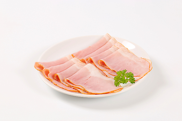 포토 JPG 해외이미지 스튜디오촬영 접시 음식 분홍색 조각 부분 육류 돼지고기 사람없음 흰색 신선 아침식사 자르기 흰배경 햄 훈제 얇은 접기 편육 해외202004 해외202105 해외포토 식기 컬러 식재료 모션 실내 식사 파일형식 내부