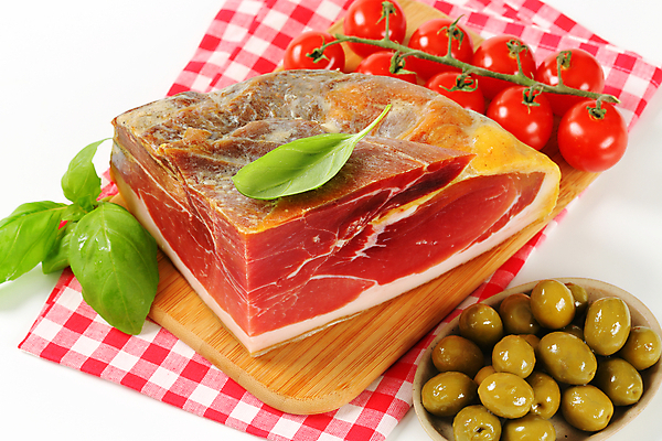 포토 JPG 해외이미지 스튜디오촬영 음식 토마토 채소 도마 육류 돼지고기 사람없음 빨간색 블록 신선 횡단보도 애피타이저 확인 올리브 체크무늬 햄 피클 바질 절임 정물화 치유 행주 프로슈토 해외202004 해외202105 해외포토 열매 컬러 무늬 식재료 주방용품 실내 보행로 청소도구 그림 파일형식