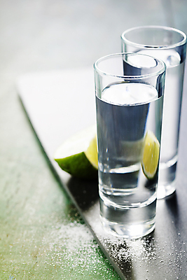 포토 JPG 해외이미지 음료 사람없음 물 라임 유리그릇 해외202004 해외포토 자연요소 그릇 과일 유리 파일형식