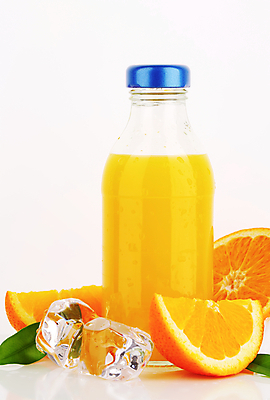 포토 JPG 해외이미지 스튜디오촬영 오렌지 유리병 실내 사람없음 얼음 오렌지주스 흰배경 해외202004 해외202105 해외포토 자연요소 백그라운드 과일 병_용기 내부 흰색 과일주스 파일형식