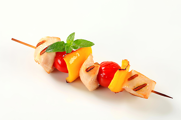포토 JPG 해외이미지 스튜디오촬영 음식 조각 토마토 채소 파프리카 건강 육류 요리 사람없음 노란색 치킨 막대기 꼬치 그릴 바비큐 점심식사 입가심 저지방 해외202004 해외202105 해외포토 컬러 식재료 주방용품 실내 식사 기름 닭고기요리 파일형식 생활용품 내부 오브젝트