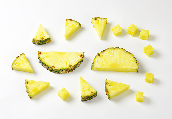 포토 JPG 해외이미지 스튜디오촬영 음식 조각 과일 건강 사람없음 초록색 노란색 신선 자르기 파인애플 열대과일 유기농 날것 머리위 숙성 해외202004 해외202105 해외포토 웰빙 컬러 모션 실내 파일형식