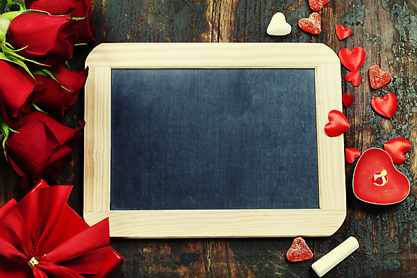 포토 JPG 해외이미지 실내 사람없음 선물상자 장미 칠판 하트 나무바닥 향초 카피스페이스 해외202004 해외포토 모양 꽃 초 바닥 선물 내부 상자 공백 파일형식