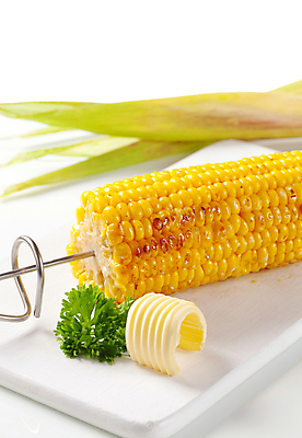 포토 JPG 해외이미지 실내 옥수수 요리 사람없음 꼬치 흰배경 버터 고소한맛 나무도마 옥수수구이 옥수수껍질 해외202004 해외202105 해외포토 백그라운드 곡류 도마 내부 목재 껍질 흰색 맛 구이 파일형식