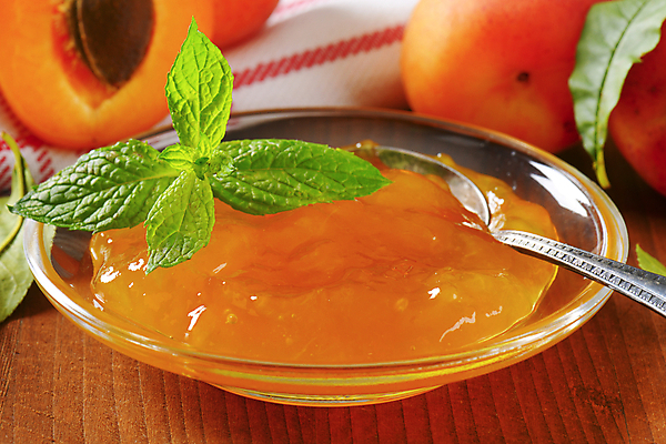 포토 JPG 해외이미지 잎 실내 근접촬영 사람없음 숟가락 유리그릇 과일잼 살구 살구잼 나무배경 해외202004 해외202105 해외포토 식물 그릇 뷰포인트 백그라운드 과일 유리 수저 내부 잼 파일형식