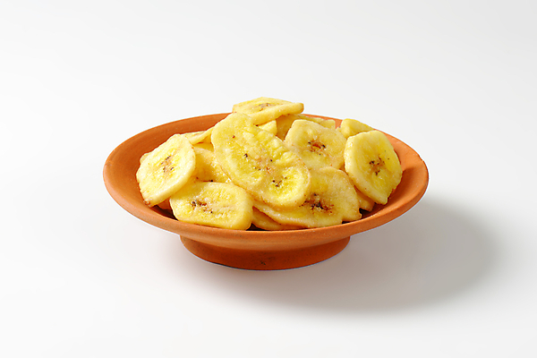 포토 JPG 해외이미지 바나나 실내 사람없음 달콤 흰배경 건과일 나무그릇 해외202004 해외202105 해외포토 그릇 백그라운드 과일 건조 내부 목재 흰색 맛 파일형식