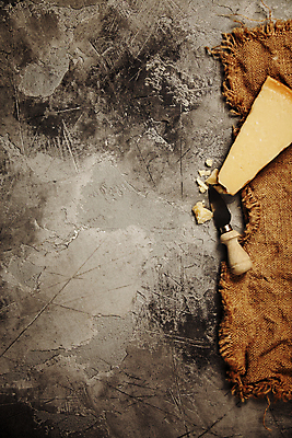 포토 JPG 해외이미지 회색배경 유제품 실내 사람없음 하이앵글 직물 칼 파마산치즈 카피스페이스 해외202004 해외포토 뷰포인트 백그라운드 치즈 내부 공백 회색 파일형식