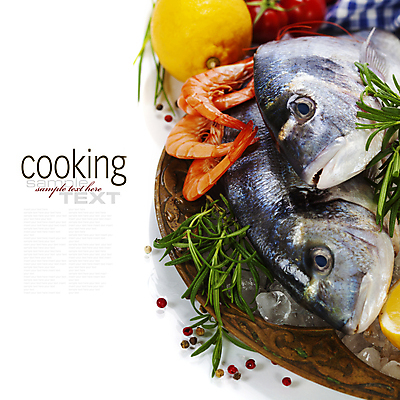 포토 JPG 해외이미지 접시 식재료 새우 실내 어류 타이포그라피 사람없음 얼음 레몬 해산물 흰배경 소금 후추 로즈메리 카피스페이스 해외202004 해외포토 자연요소 문자 식기 백그라운드 과일 갑각류 내부 수중동물 공백 흰색 허브 향신료 파일형식