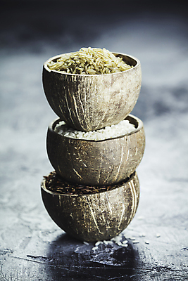 포토 JPG 해외이미지 회색배경 실내 종류 사람없음 쌓기 쌀 담기 나무그릇 현미 해외202004 해외포토 그릇 백그라운드 모션 곡류 내부 목재 회색 파일형식