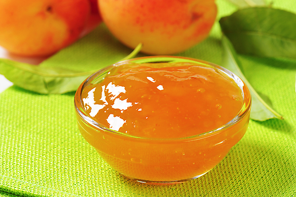 포토 JPG 해외이미지 잎 실내 근접촬영 사람없음 식탁보 유리그릇 과일잼 살구 살구잼 해외202004 해외202105 해외포토 식물 그릇 뷰포인트 과일 유리 내부 잼 파일형식