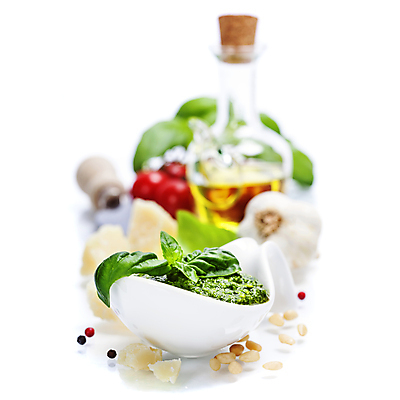 포토 JPG 해외이미지 실내 근접촬영 사람없음 아웃포커스 이탈리아음식 올리브오일 흰배경 잣 바질 소스그릇 통후추 페스토 해외202004 해외포토 그릇 뷰포인트 백그라운드 서양음식 촬영기법 내부 견과류 흰색 소스_음식 기름_음식 후추 파일형식
