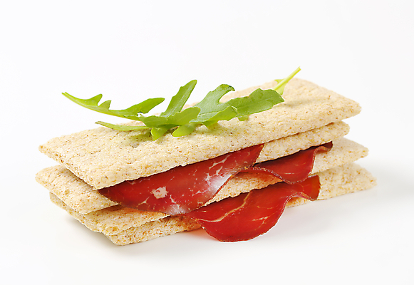 포토 JPG 해외이미지 음식 조각 건조 육류 사람없음 크래커 소고기 아침식사 스위스 흰배경 훈제 건강식 얇은 전문 치유 편육 통밀 해외202004 해외202105 해외포토 유럽 백그라운드 식재료 쿠키 식사 흰색 밀 파일형식