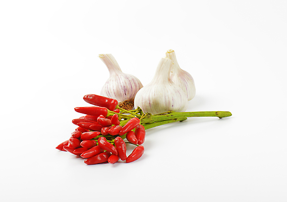 포토 JPG 해외이미지 스튜디오촬영 음식 채소 재료 건강 마늘 사람없음 빨간색 신선 작음 다발 흰배경 유기농 날것 숙성 해외202004 해외202105 해외포토 웰빙 컬러 백그라운드 실내 흰색 크기 파일형식