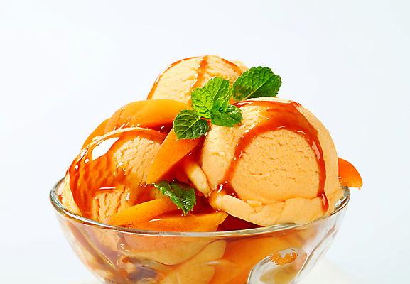 포토 JPG 해외이미지 스튜디오촬영 접시 음식 조각 오렌지 유리 호박 아이스크림 디저트 사람없음 냉동 대접 신선 사발 달콤 맛 복숭아 토핑 시럽 살구 셔벗 젤라또 캐러멜 해외202004 해외202105 해외포토 식기 컨셉 채소 과일 재질 실내 사기그릇 파일형식