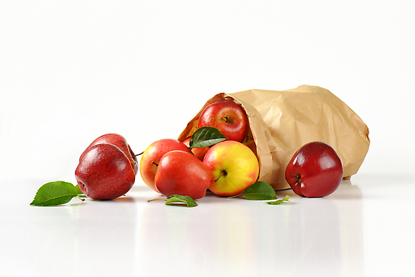 포토 JPG 해외이미지 스튜디오촬영 음식 잎 과일 사람없음 빨간색 빛 신선 사과 흰배경 유기농 날것 광택 숙성 해외202004 해외202105 해외포토 식물 웰빙 컬러 백그라운드 실내 흰색 파일형식