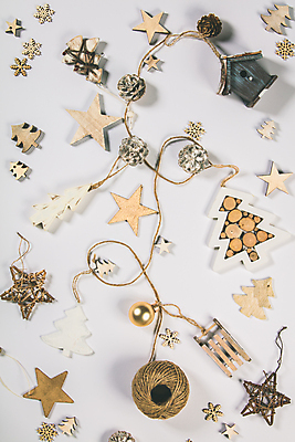 포토 JPG 해외이미지 별 크리스마스장식 크리스마스 크리스마스용품 눈꽃 실내 사람없음 목재 크리스마스트리 눈송이 흰배경 솔방울 새장 노끈 트리모양 크리스마스배경 해외202004 해외포토 자연요소 모양 나무 기념일 줄 백그라운드 재료 눈_날씨 내부 흰색 용품 케이지 파일형식