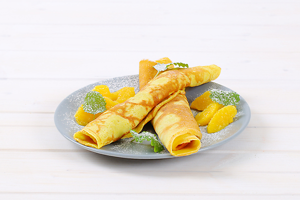 포토 JPG 해외이미지 접시 오렌지 실내 사람없음 장식 달콤 민트 흰배경 말이 슈가파우더 크레이프 해외202004 해외202105 해외포토 식기 백그라운드 과일 디저트 내부 흰색 맛 허브 파일형식