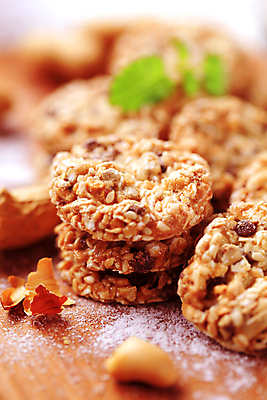 포토 JPG 해외이미지 음식 도마 건강 사탕 씨앗 사람없음 쿠키 케이크 견과류 대접 그룹 달콤 시리얼 땅콩 시럽 아몬드 꿀 건포도 채식주의자 크랜베리 비건 통밀 귀리 해외202004 해외202105 해외포토 식물 열매 포도 주방용품 디저트 곡류 맛 밀 채식 건과일 파일형식