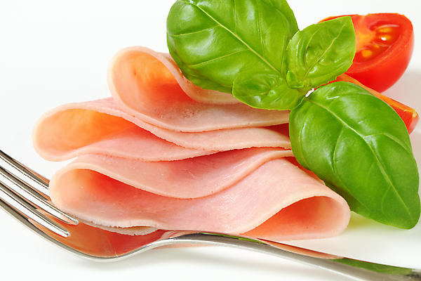 포토 JPG 해외이미지 음식 조각 포크 토마토 육류 돼지고기 사람없음 금속 신선 허브 반쪽 햄 바질 얇은 짠맛 편육 해외202004 해외202105 해외포토 식물 식기 채소 식재료 재질 맛 파일형식