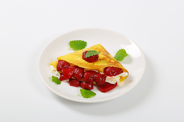 포토 JPG 해외이미지 접시 잎 딸기 실내 사람없음 달콤 민트 흰배경 생크림 크레이프 해외202004 해외202105 해외포토 식물 식기 백그라운드 과일 디저트 내부 흰색 맛 허브 크림 파일형식