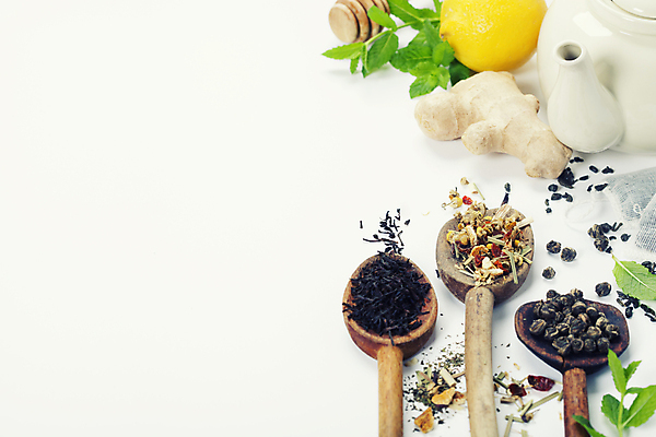 포토 JPG 해외이미지 실내 사람없음 숟가락 도자기 찻주전자 레몬 흰배경 생강 찻잎 해외202004 해외포토 백그라운드 채소 과일 주전자 수저 내부 차_음료 흰색 파일형식