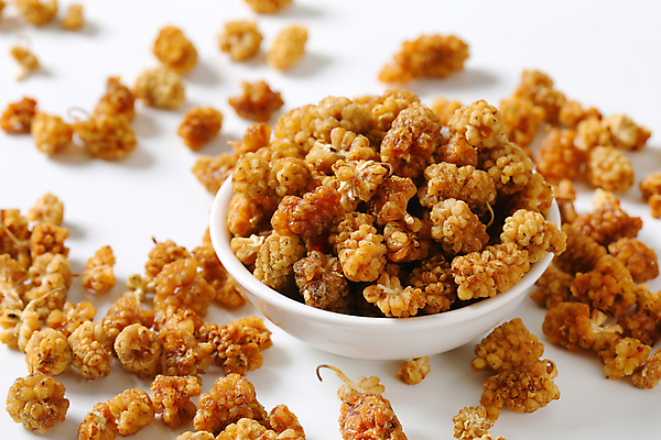 포토 JPG 해외이미지 스튜디오촬영 그릇 실내 사람없음 흰배경 건과일 오디 슈퍼푸드 해외202004 해외202105 해외포토 식기 열매 백그라운드 과일 건조 내부 흰색 건강식품 파일형식