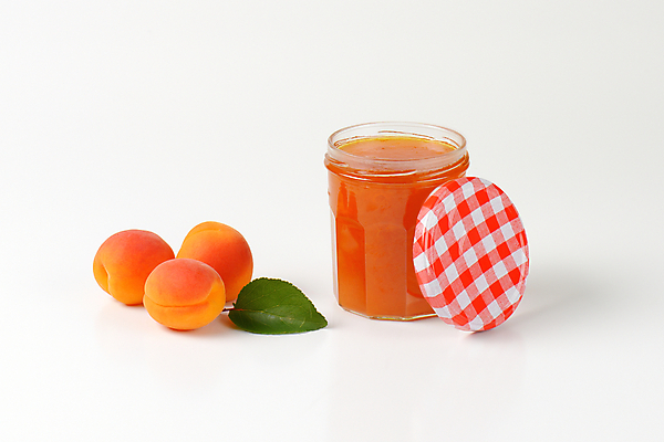 포토 JPG 해외이미지 스튜디오촬영 실내 사람없음 병 흰배경 과일잼 살구 살구잼 해외202004 해외202105 해외포토 식기 백그라운드 과일 내부 흰색 잼 파일형식