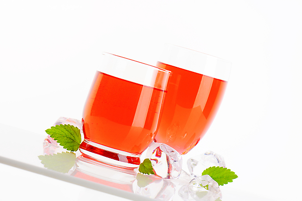 포토 JPG 해외이미지 스튜디오촬영 잔 실내 사람없음 얼음 과일주스 민트 흰배경 해외202004 해외202105 해외포토 자연요소 식기 백그라운드 과일 내부 주스 흰색 허브 파일형식