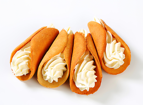 포토 JPG 해외이미지 스튜디오촬영 음식 디저트 사람없음 쿠키 과자 달콤 가득함 꿀 시나몬 페스츄리 휘핑크림 해외202004 해외202105 해외포토 빵 실내 맛 크림 휘핑 파일형식