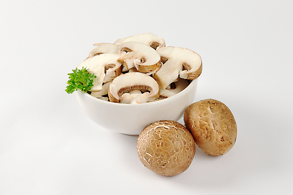 포토 JPG 해외이미지 스튜디오촬영 그릇 식재료 실내 파슬리 사람없음 담기 슬라이스 양송이 해외202004 해외202105 해외포토 식기 채소 모션 내부 버섯 파일형식