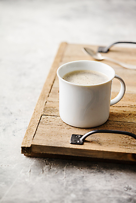 포토 JPG 해외이미지 스튜디오촬영 커피 쟁반 실내 사람없음 커피잔 티스푼 해외202004 해외포토 음료 잔 내부 숟가락 파일형식