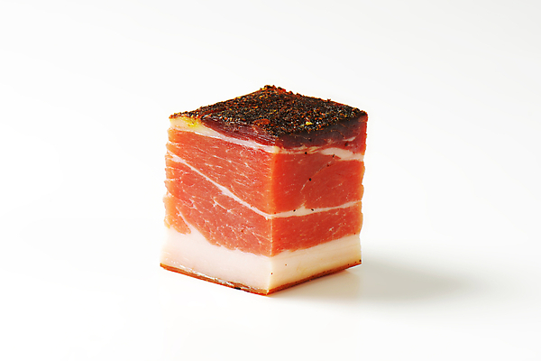 포토 JPG 해외이미지 스튜디오촬영 음식 육류 돼지고기 사람없음 블록 횡단보도 자르기 향신료 흰배경 햄 베이컨 훈제 치유 프로슈토 해외202004 해외202105 해외포토 백그라운드 식재료 모션 실내 흰색 보행로 향미료 파일형식