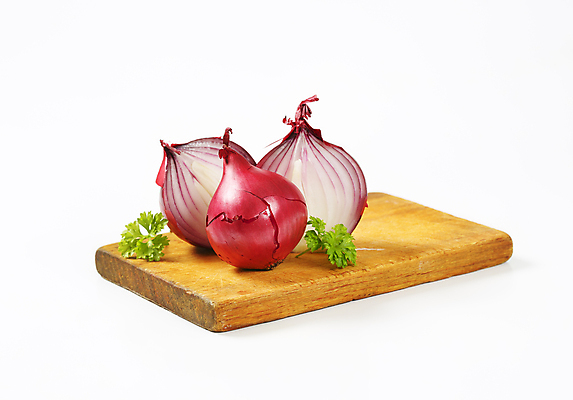 포토 JPG 해외이미지 스튜디오촬영 음식 채소 재료 양파 도마 건강 사람없음 보라색 신선 횡단보도 유기농 반쪽 날것 적양파 해외202004 해외202105 해외포토 웰빙 컬러 주방용품 실내 보행로 파일형식