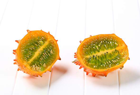 포토 JPG 해외이미지 음식 오렌지 과일 씨앗 사람없음 초록색 신선 횡단보도 열대과일 흰배경 유기농 반쪽 날것 숙성 식용 해외202004 해외202105 해외포토 식물 웰빙 컬러 백그라운드 흰색 보행로 파일형식