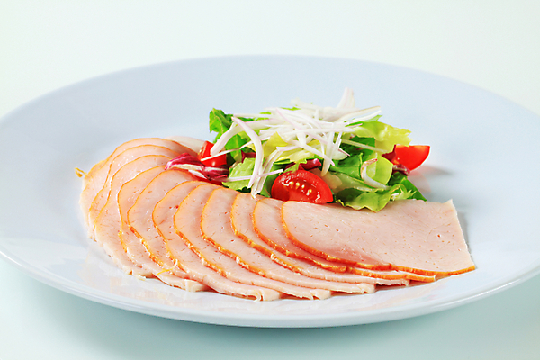 포토 JPG 해외이미지 스튜디오촬영 접시 음식 조각 토마토 채소 양파 건강 육류 사람없음 치킨 샐러드 신선 애피타이저 상품 상추 햄 훈제 살라미 얇은 저지방 치유 편육 개조 맛있는 해외202004 해외202105 해외포토 식기 식재료 실내 기름_음식 닭고기요리 파일형식