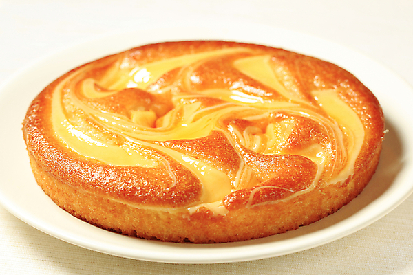 포토 JPG 해외이미지 접시 음식 디저트 치즈 사람없음 노란색 케이크 원형 달콤 아침식사 굽기 크림 묘사 시럽 푸딩 바닐라 커스터드 핸드메이드 해외202004 해외202105 스펀지케이크 해외포토 도형 식기 컬러 유제품 식사 맛 구이 파일형식