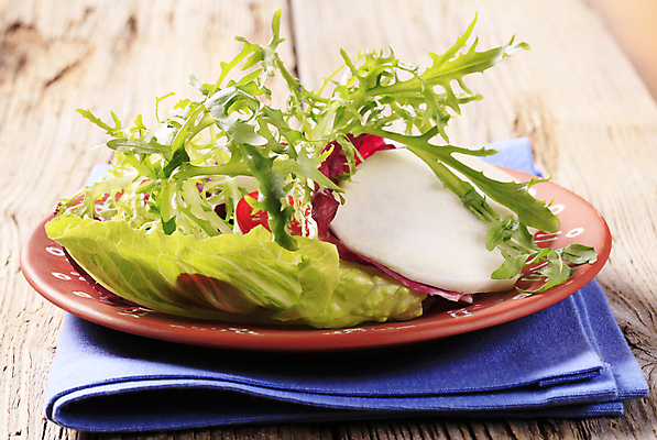 포토 JPG 해외이미지 접시 음식 조각 반찬 건강 사람없음 목재 파란색 빛 식사 샐러드 추위 시골 신선 상추 유기농 냅킨 날것 반주 채식주의자 치커리 콜라비 비건 해외202004 해외202105 해외포토 나무 식기 웰빙 컬러 채소 재료 채식 파일형식