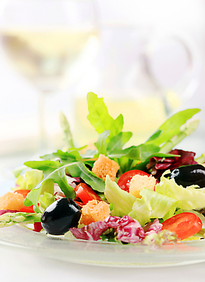 포토 JPG 해외이미지 1 접시 음식 빵 조각 다이어트 토마토 채소 부분 유리 건강 사람없음 식사 저녁식사 샐러드 튀김 신선 상추 묘사 올리브 아스파라거스 점심식사 루꼴라 섞기 입가심 저지방 크루통 해외202004 해외202105 해외포토 식기 열매 재질 기름_음식 파일형식