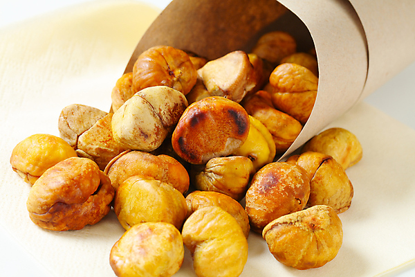 포토 JPG 해외이미지 스튜디오촬영 종이 음식 크리스마스 과일 부분 사람없음 견과류 대접 굽기 유기농 원뿔 숙성 식용 해외202004 해외202105 해외포토 도형 웰빙 기념일 실내 구이 파일형식