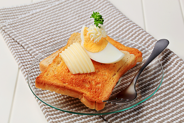 포토 JPG 해외이미지 접시 음식 빵 조각 포크 유리 파슬리 사람없음 회색 아침식사 만취 냅킨 토스트 버터 반주 정물화 해외202004 해외202105 해외포토 식기 컬러 채소 재질 식사 그림 술취함 파일형식