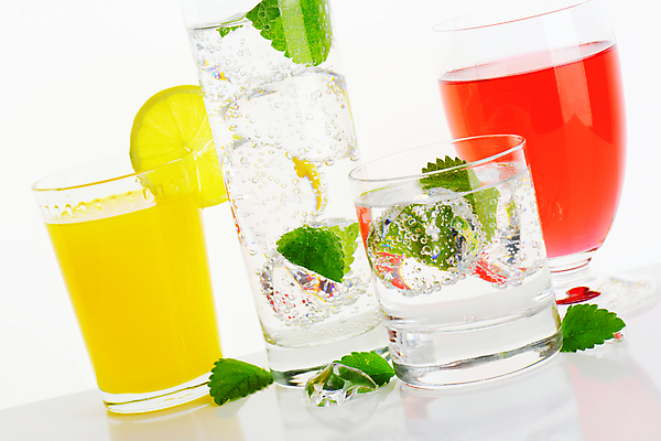 포토 JPG 해외이미지 스튜디오촬영 안경 음료 과일 주류 사람없음 빨간색 물 노란색 얼음 주스 오렌지주스 레몬 가득함 흰배경 시럽 보드카 해외202004 해외202105 해외포토 자연요소 잡화 컬러 백그라운드 실내 흰색 과일주스 파일형식