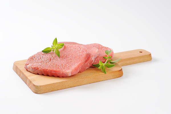 포토 JPG 해외이미지 스튜디오촬영 음식 조각 육류 사람없음 소고기 신선 허리 흰배경 날것 생식 해외202004 해외202105 해외포토 백그라운드 식재료 실내 신체부위 흰색 파일형식