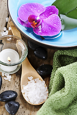 포토 JPG 해외이미지 실내 사람없음 수건 아로마 향초 아로마테라피 나무숟가락 스톤 입욕소금 해외202004 해외포토 초 내부 위생용품 숟가락 미용용품 소금 테라피 파일형식